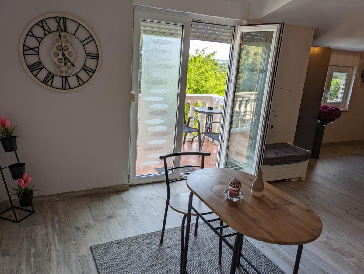 Rosa Apartment